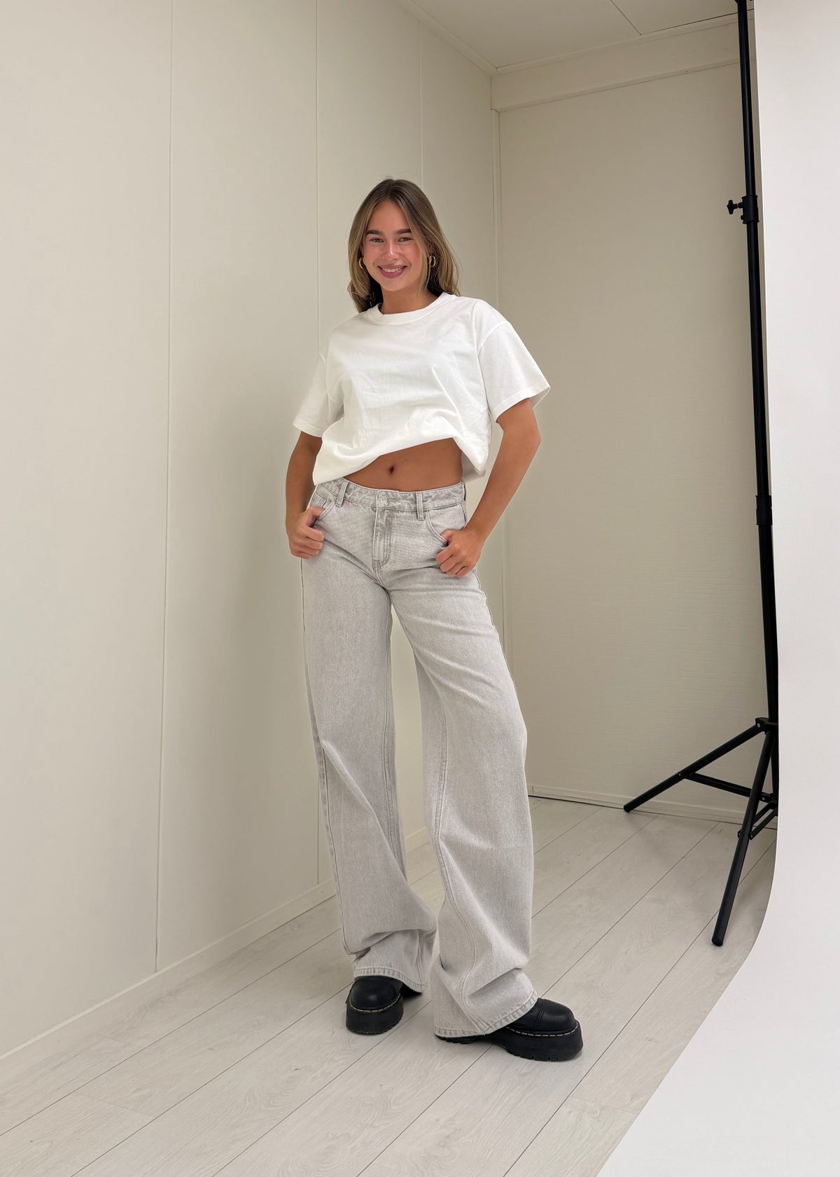 Mid waist super wide leg jeans light washed grey (tall)