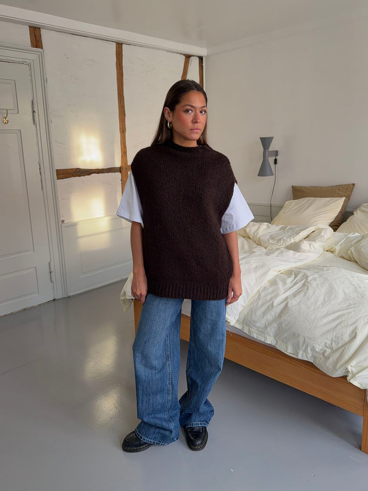Kahula knitted vest with t-shirt - Brown/white